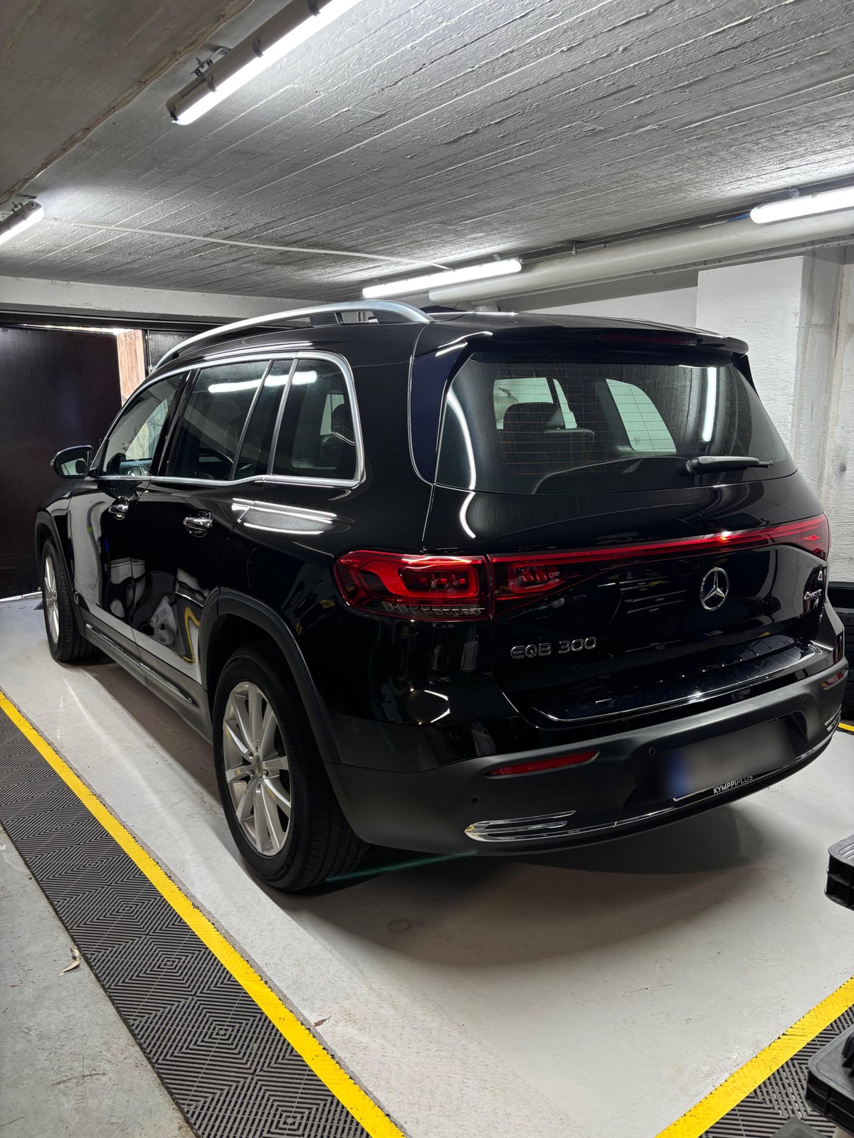 Mercedes-Benz EQB kiillotettu