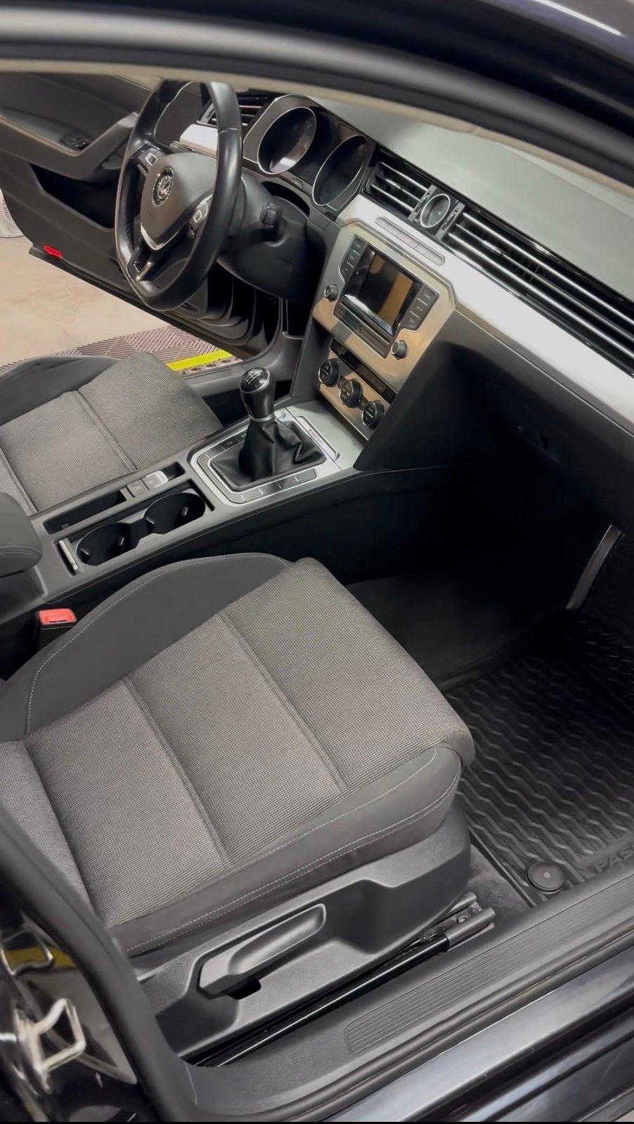 Volkswagen Passat sisäpuhdistus