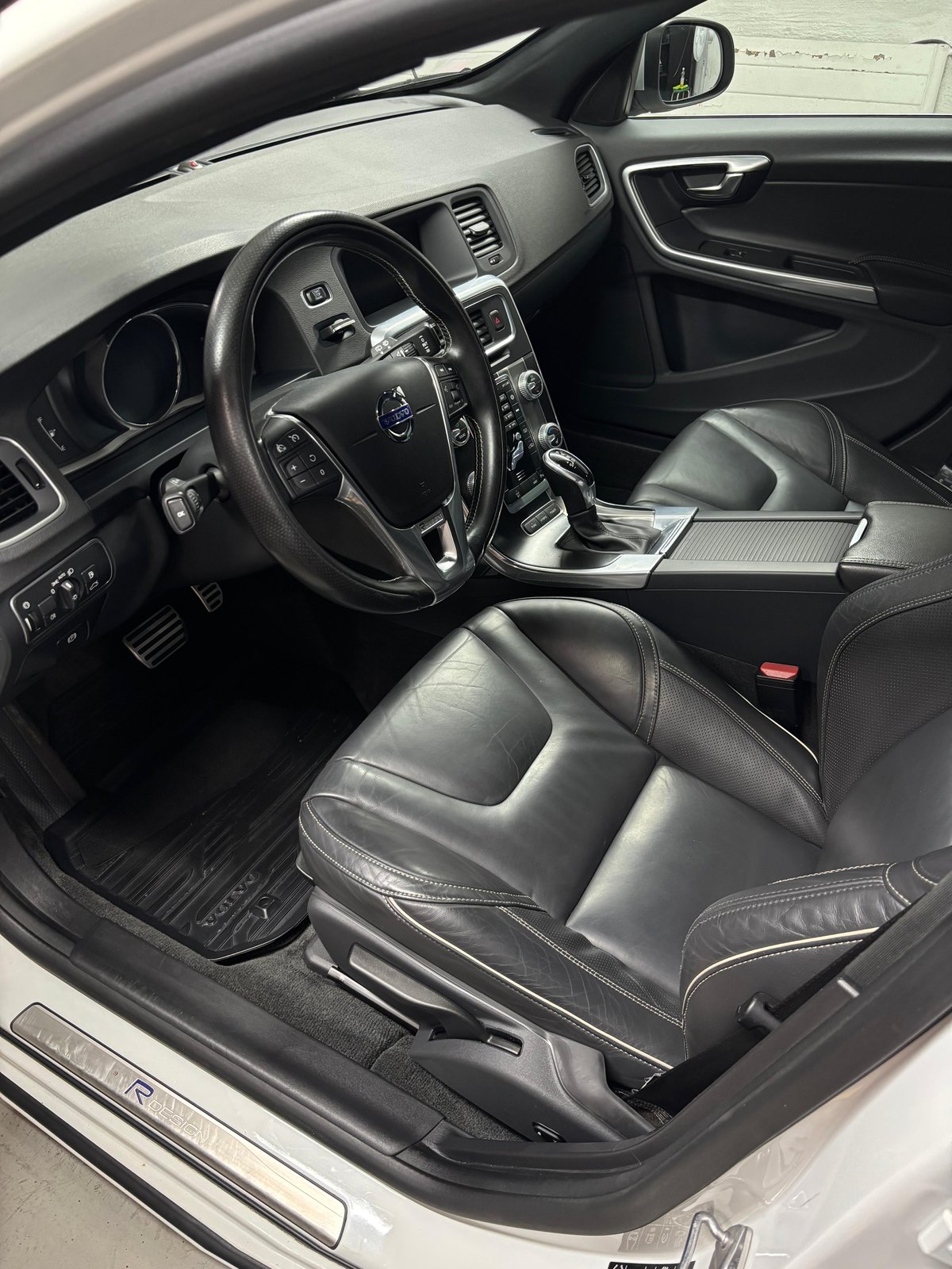 Volvo V60 sisäpuhdistus